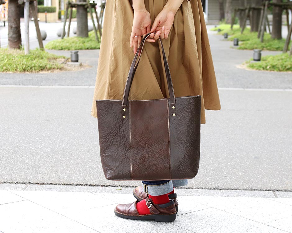 シボたっぷり本革トートバッグ