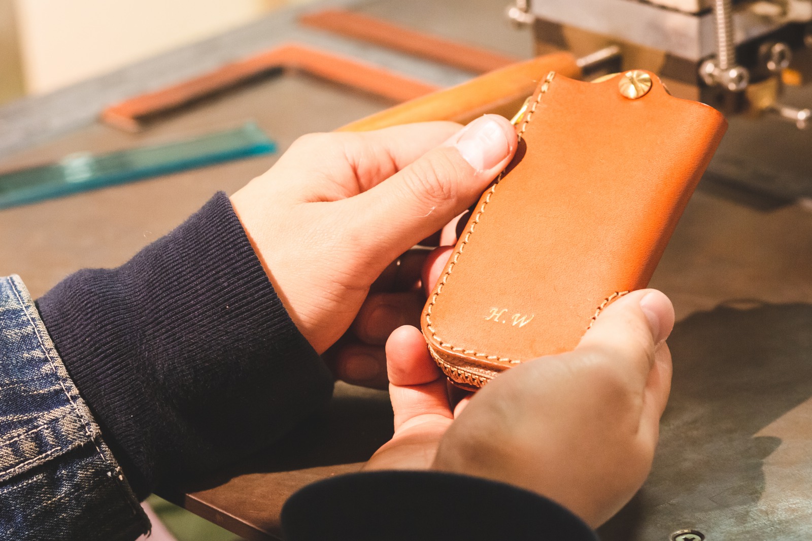 本革キーケースの名入れ刻印