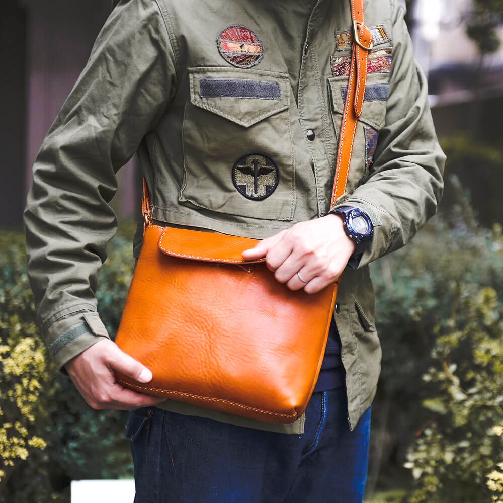 フラップスクエアショルダーバッグM