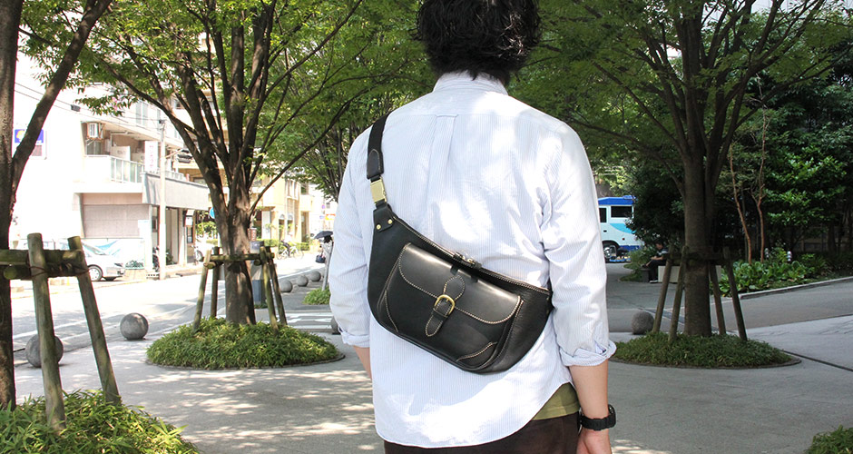 フロントポケットクロスボディバッグ