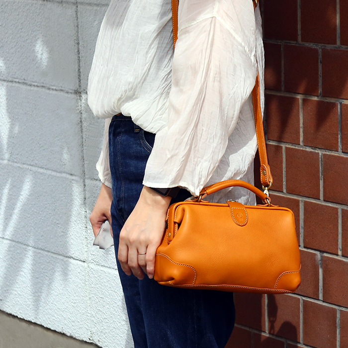 口枠ショルダーバッグ