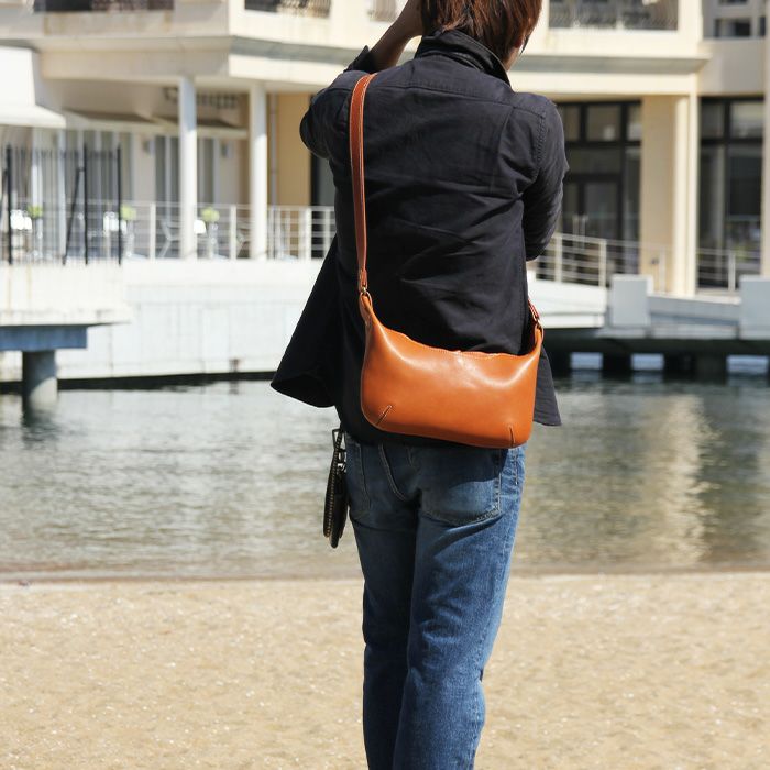 TOMASINI PARIS ワンショルダーバッグ スエード　ゴールド　イタリア 000000004234-02.jpg?size=l&w=