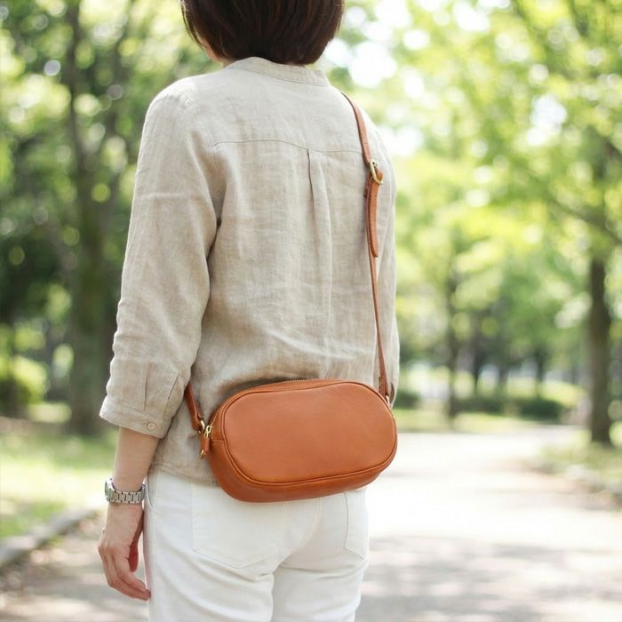 ソフトレザースクエアポシェット｜PORCO ROSSO