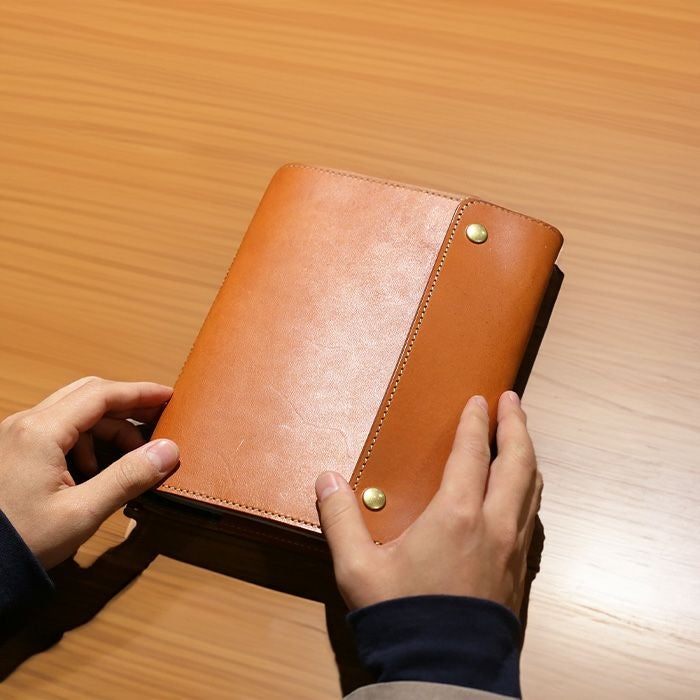フラップ手帳カバーM 【A5・ほぼ日手帳対応サイズ】｜革鞄と革小物の