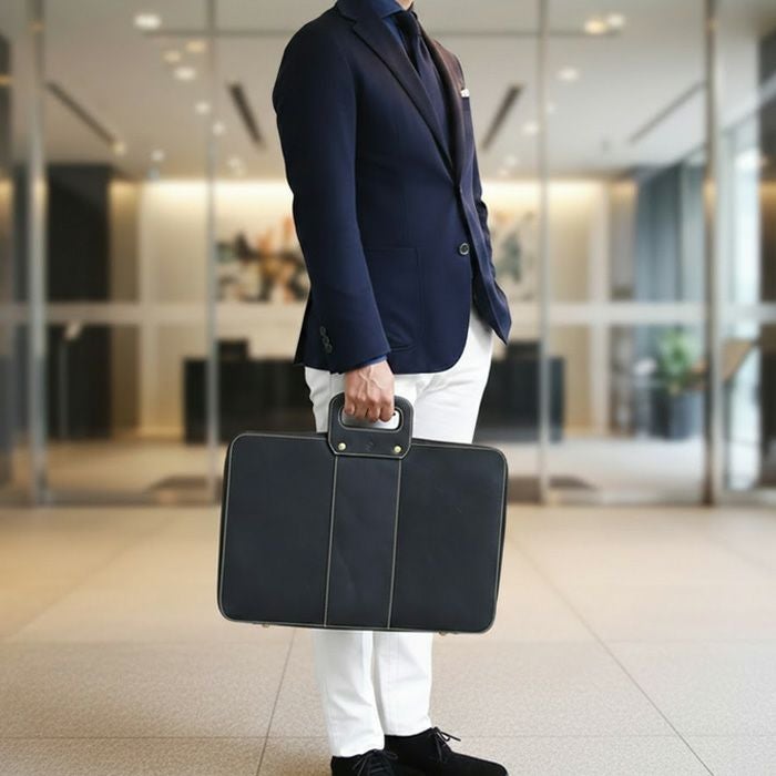 ラウンドZIPドキュメントケースA3E｜PORCO ROSSO