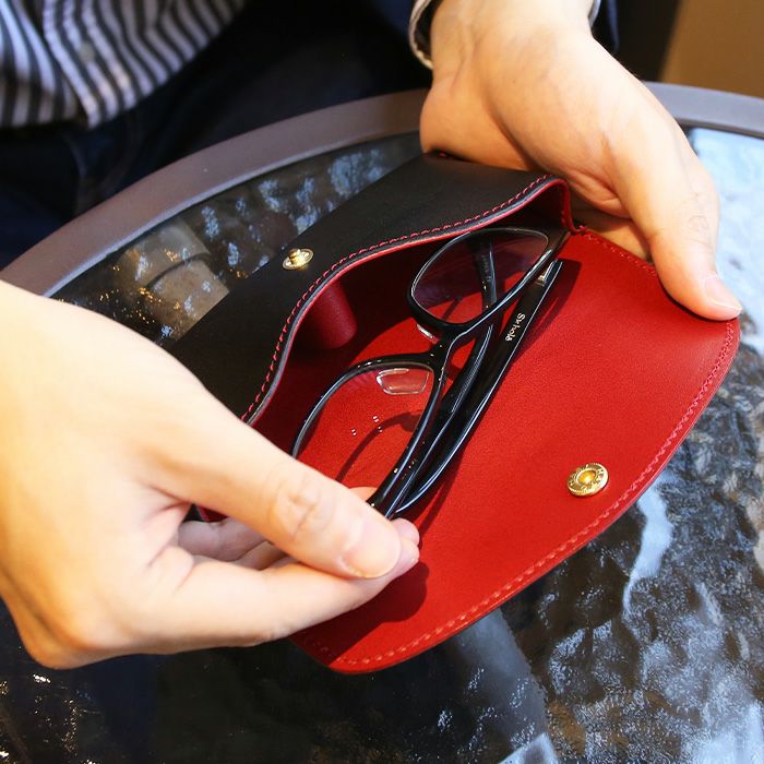 フラップメガネケース｜革鞄と革小物のPORCO ROSSO（ポルコロッソ）