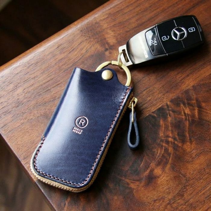 公式サイト・薬院本店限定/ルガトショルダー／レザーZIPキーケース