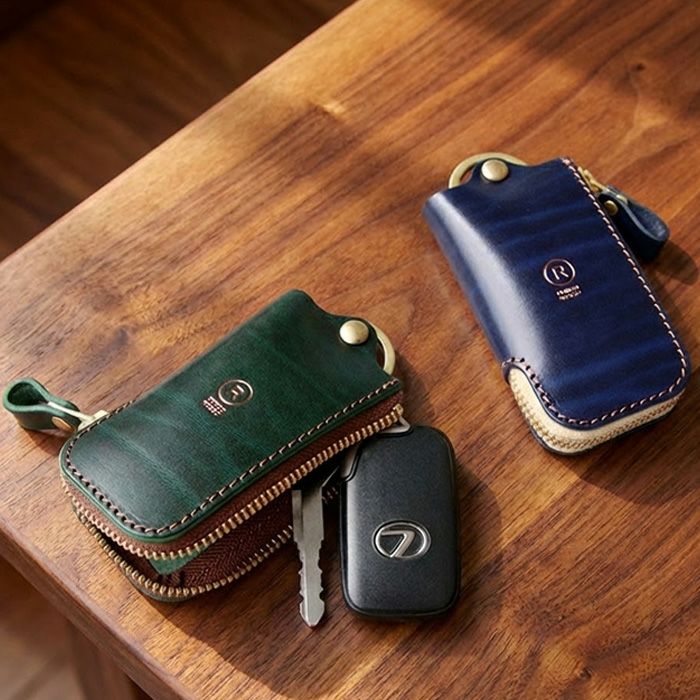 公式サイト・薬院本店限定/ルガトショルダー／レザーZIPキーケース