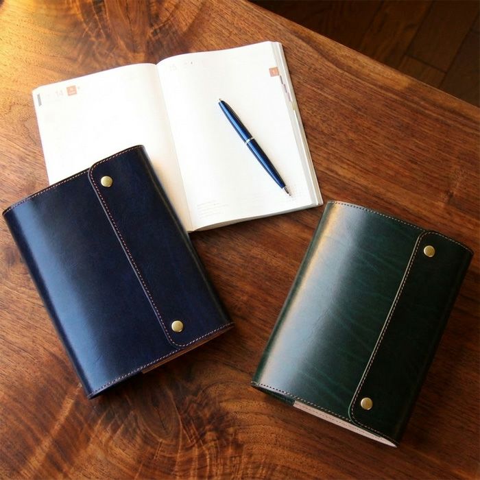 公式サイト・薬院本店限定/ルガトショルダー／フラップ手帳カバーM