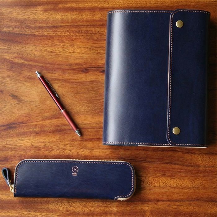 公式サイト・薬院本店限定/ルガトショルダー／フラップ手帳カバーM